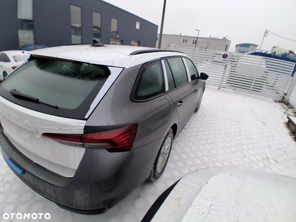 Skoda Octavia 2.0 TDI Edition 130 Essence DSG - 3