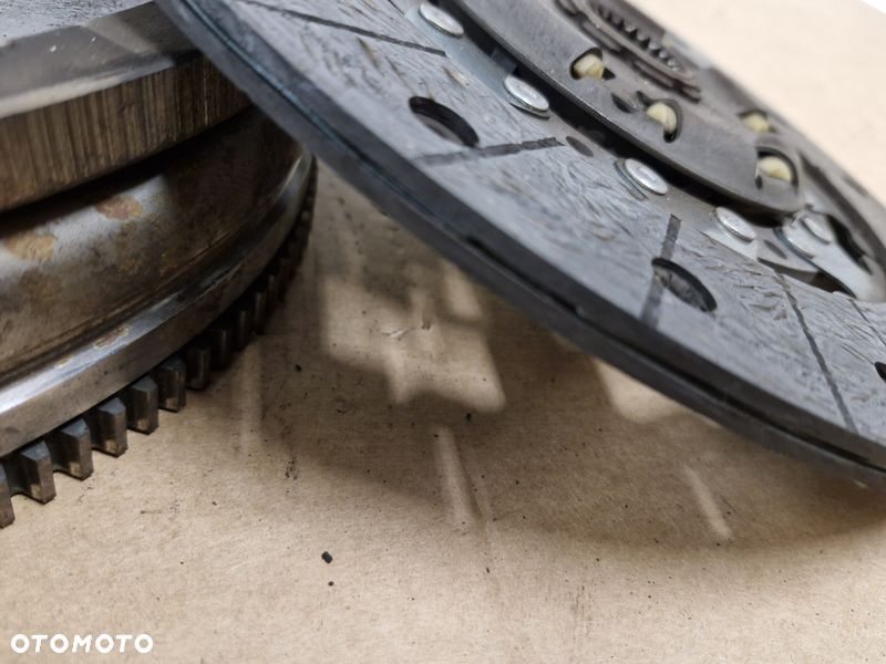 TOYOTA AVENSIS T27 LIFT T29 SPRZĘGŁO DWUMASOWE KOŁO TARCZA DOCSIK 13450-0X020 - 12