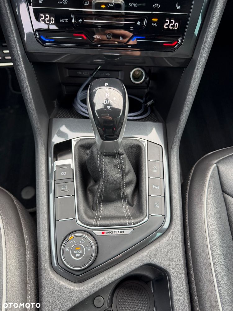 Volkswagen Tiguan 2.0 TDI SCR 4MotION DSG R-Line - 17