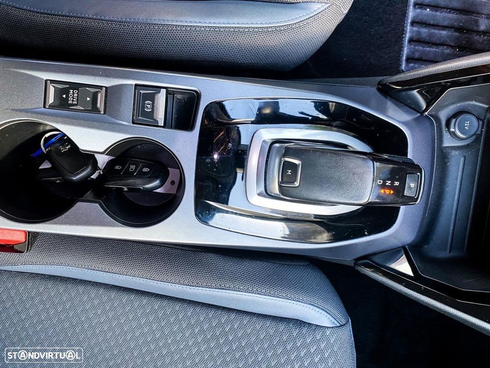 Peugeot 2008 1.2 PureTech Allure EAT8 - 5
