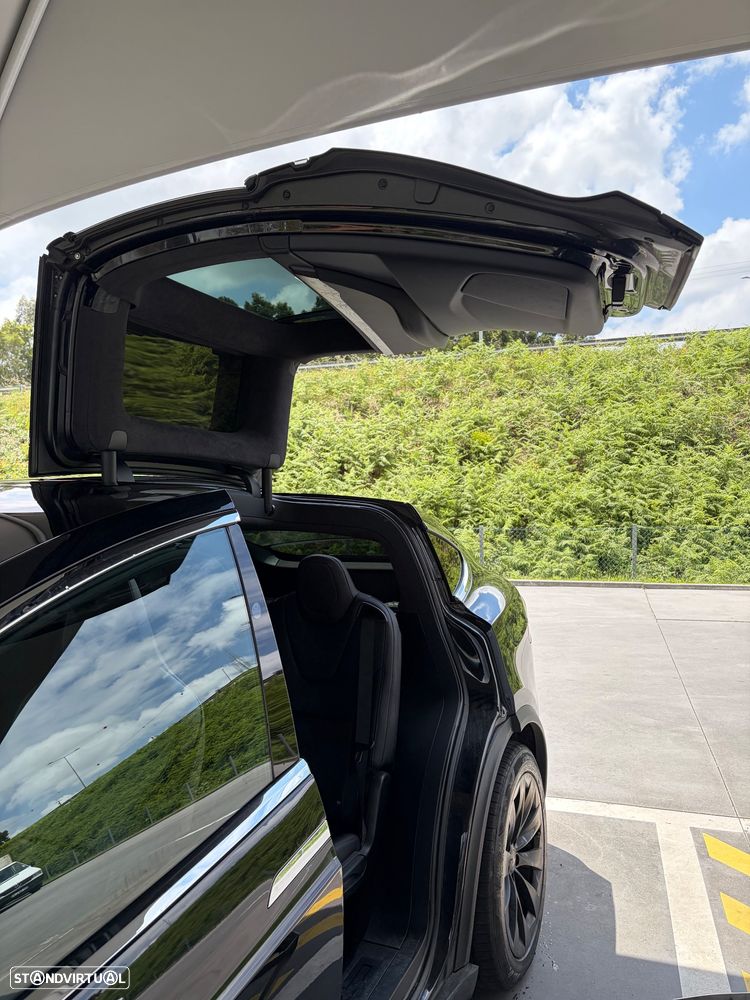 Tesla Model X 100D - 11