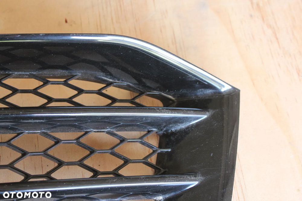 KRATKA ZDERZAKA LEWA AUDI RS5 8T 8T0807681F 2013 - 8