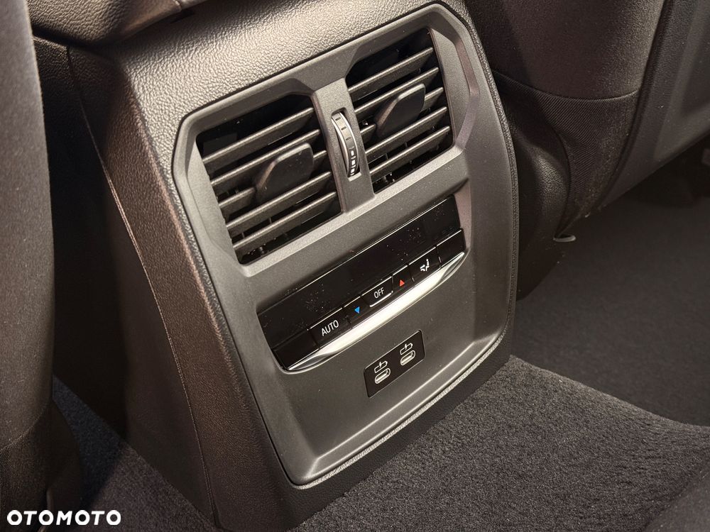 BMW Seria 3 330i xDrive M Sport - 19