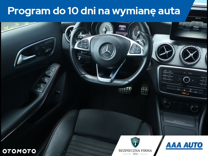 Mercedes-Benz GLA - 8