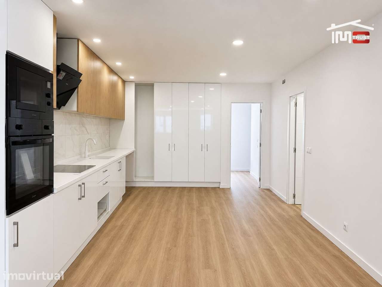 Apartamento T1 Totalmente Remodelado - Coz. Equipada, 1 Suite, 2 WC... - Grande imagem: 3/29
