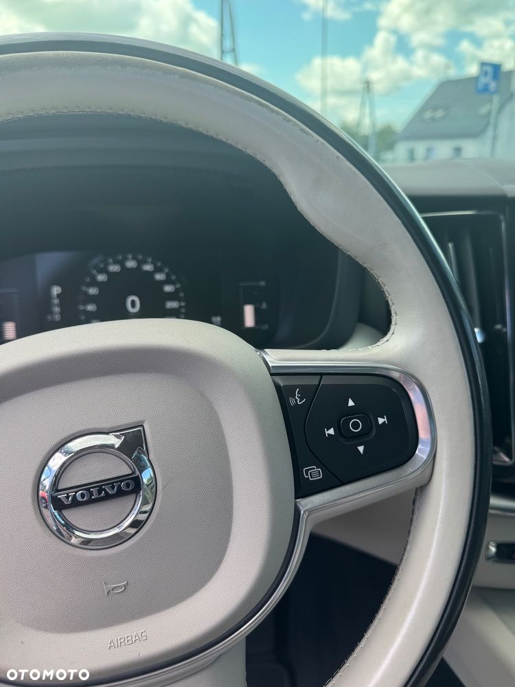 Volvo XC 60 D4 AWD Geartronic Momentum - 23