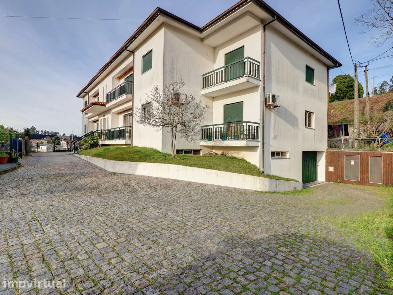 ANDAR MORADIA T3 COM TERRAÇO E GARAGEM PARA TRÊS CARROS - Grande imagem: 3/34