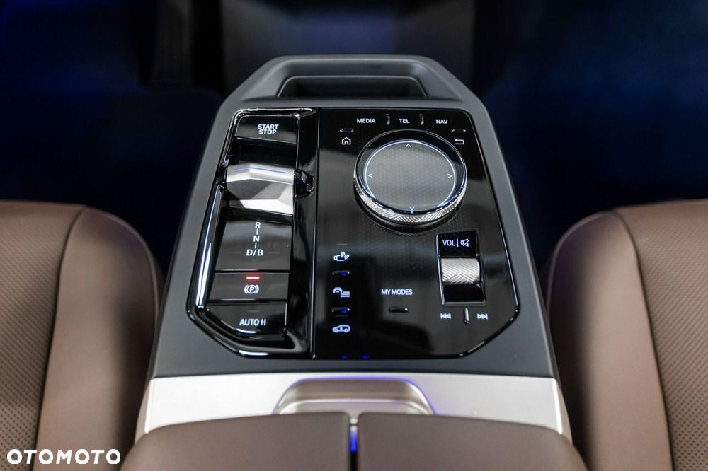 BMW iX - 27