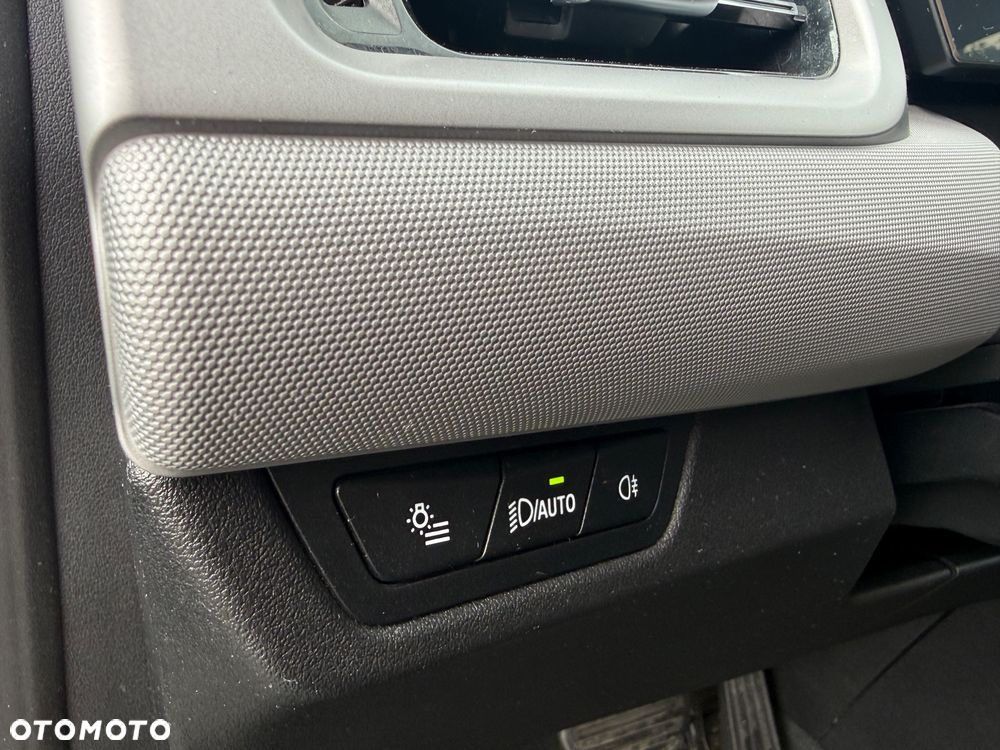 BMW Seria 2 218d - 21