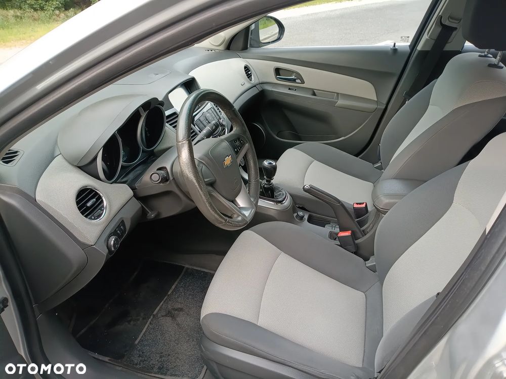 Chevrolet Cruze 1.8 LS - 11