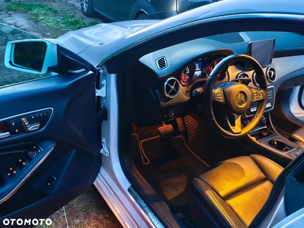 Mercedes-Benz CLA 250 4Matic 7G-DCT - 30