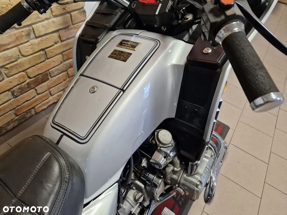 Honda GL - 28