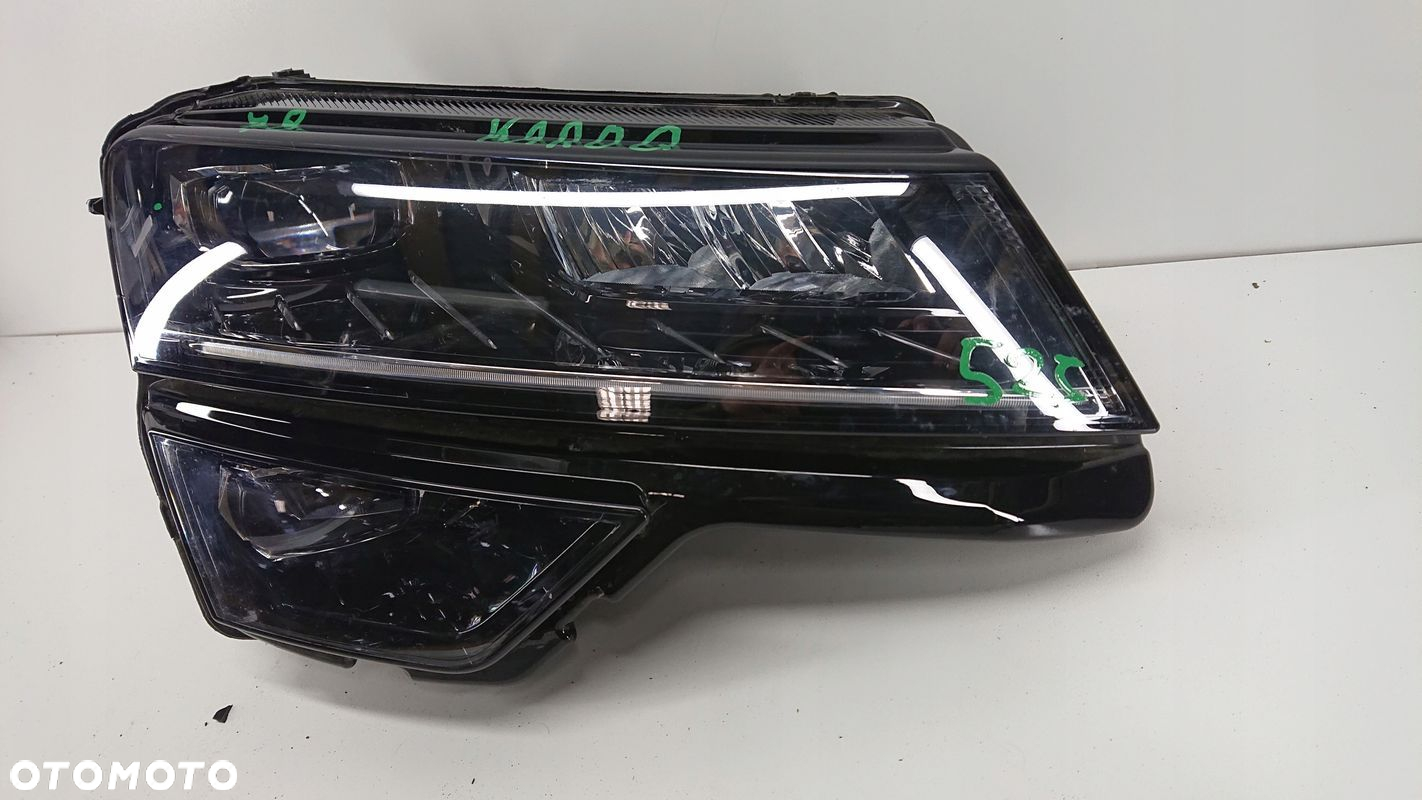 Skoda Karoq 57b LED lampa prawa przednia - 2
