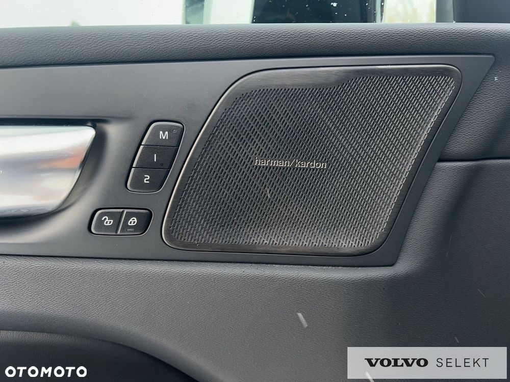 Volvo XC 60 B5 B AWD Plus Dark - 24