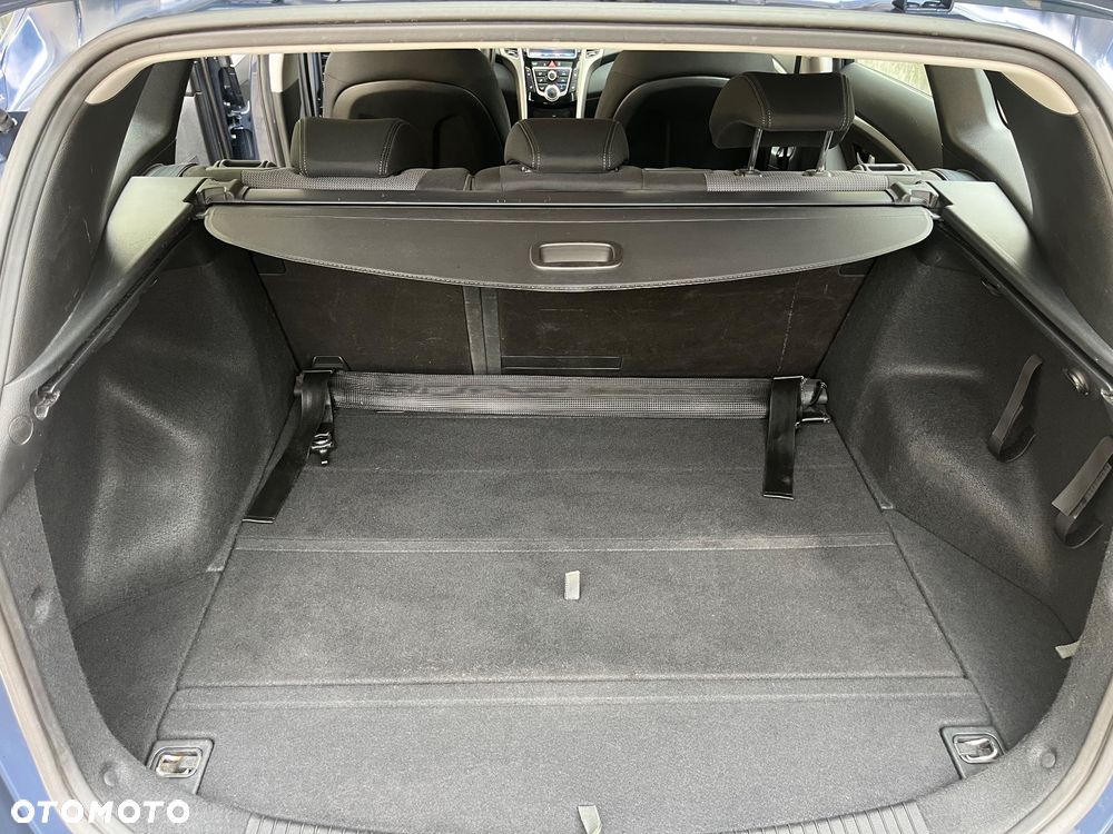 Hyundai i30 blue Kombi 1.6 CRDi Style - 20
