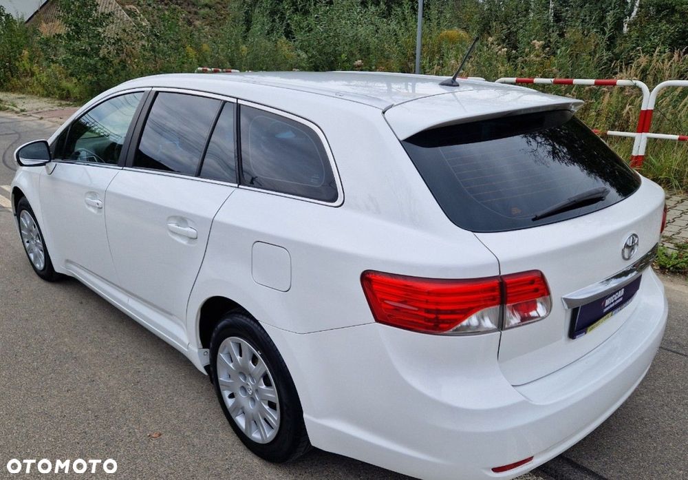 Toyota Avensis Combi 1.8 Business Edition - 5