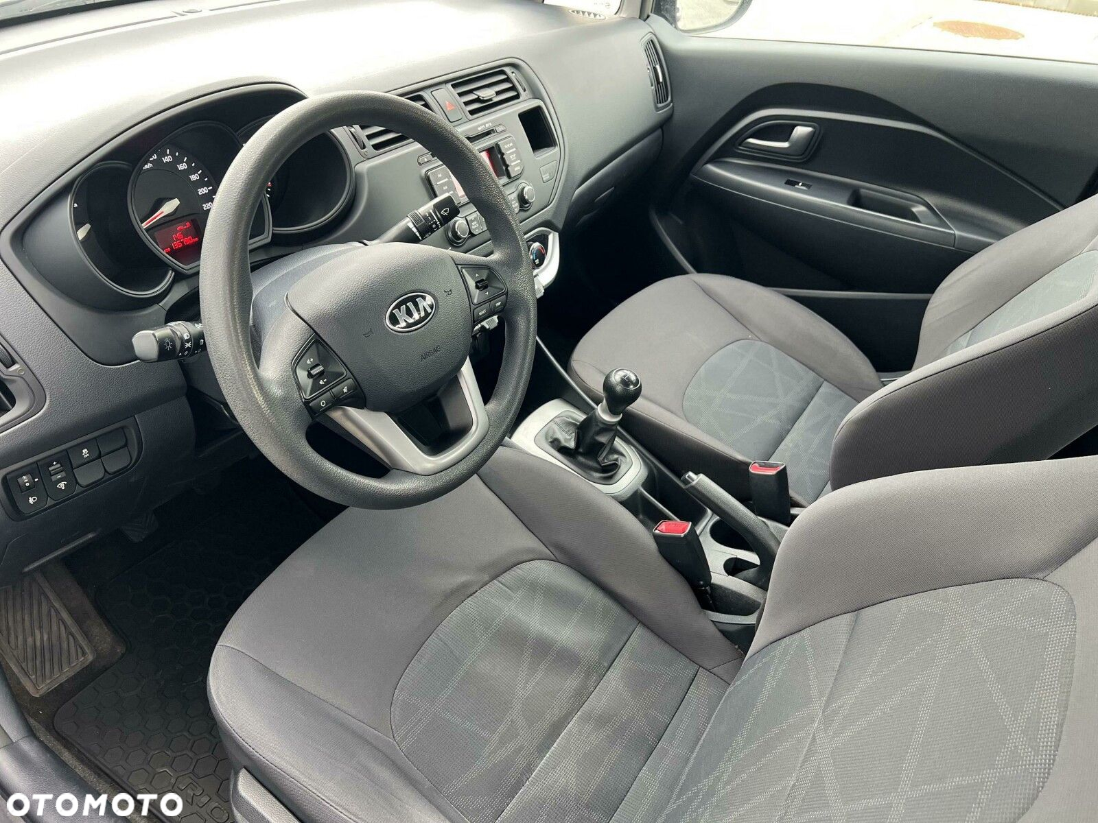 Kia Rio - 10