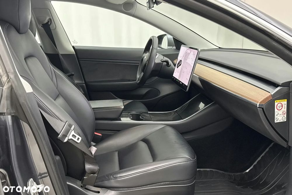 Tesla Model 3 - 7