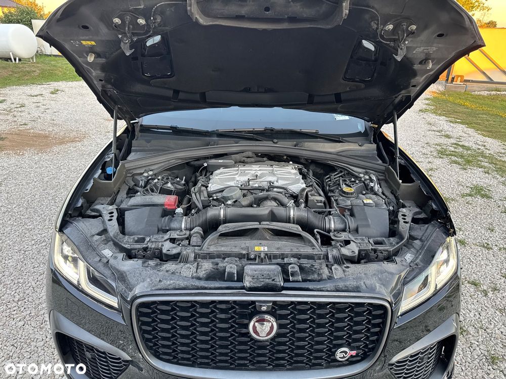 Jaguar F-Pace P550 AWD SVR - 29