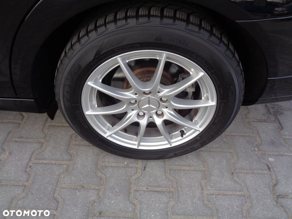 Mercedes-Benz Klasa C 180 CGI BlueEFFICIENCY Avantgarde - 27