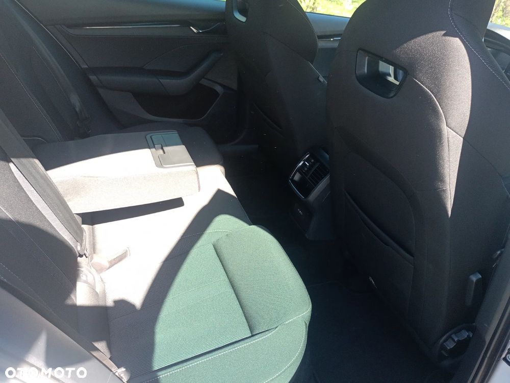 Skoda Octavia 2.0 TDI DSG Sportline - 17