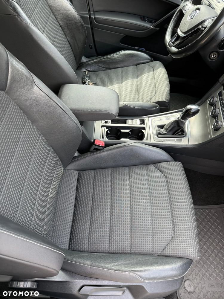 Volkswagen Golf 1.6 TDI DPF DSG Comfortline - 26