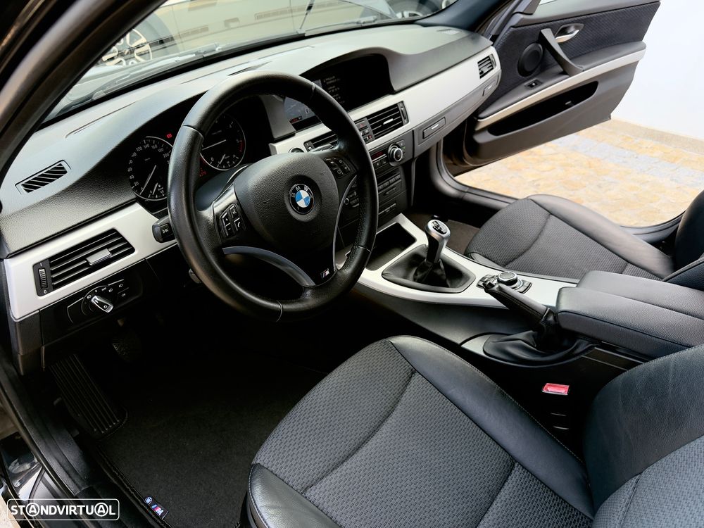 BMW 320 d Navigation Sport - 43