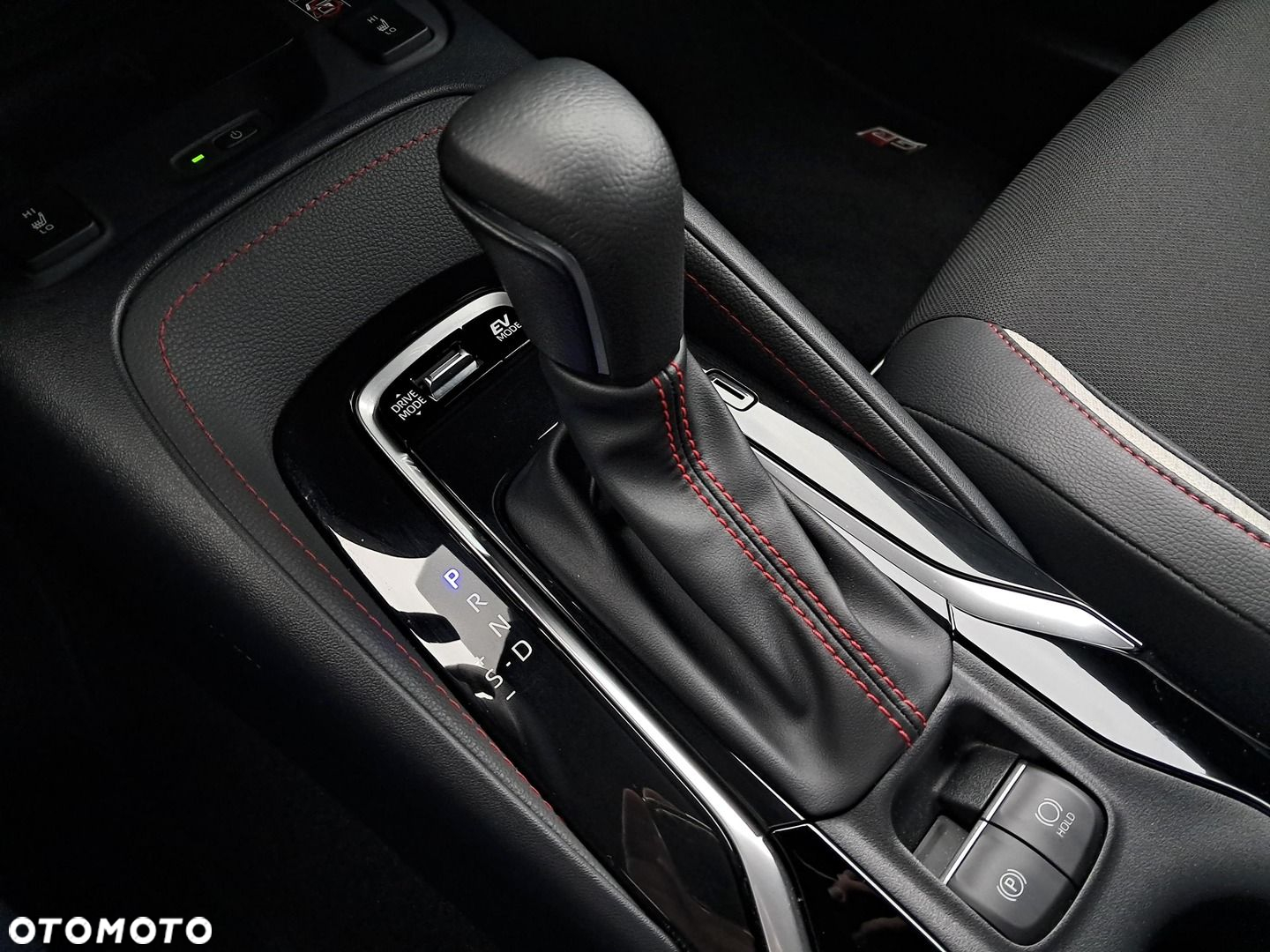Toyota Corolla 2.0 Hybrid GR Sport Dynamic - 24