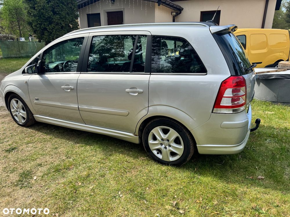 Opel Zafira 1.9 CDTI Automatik Cosmo - 2