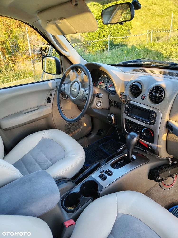Jeep Cherokee - 14