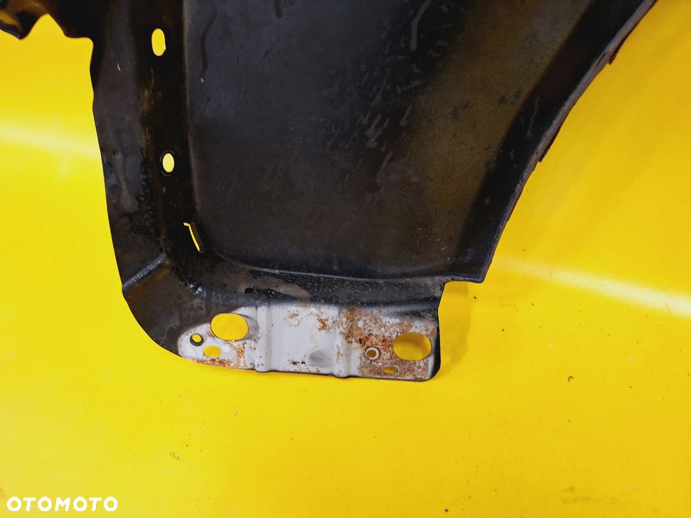 BŁOTNIK PRAWY PRZÓD PRZEDNI AUDI A4 B6 LAK: LZ9W NR598 - 17