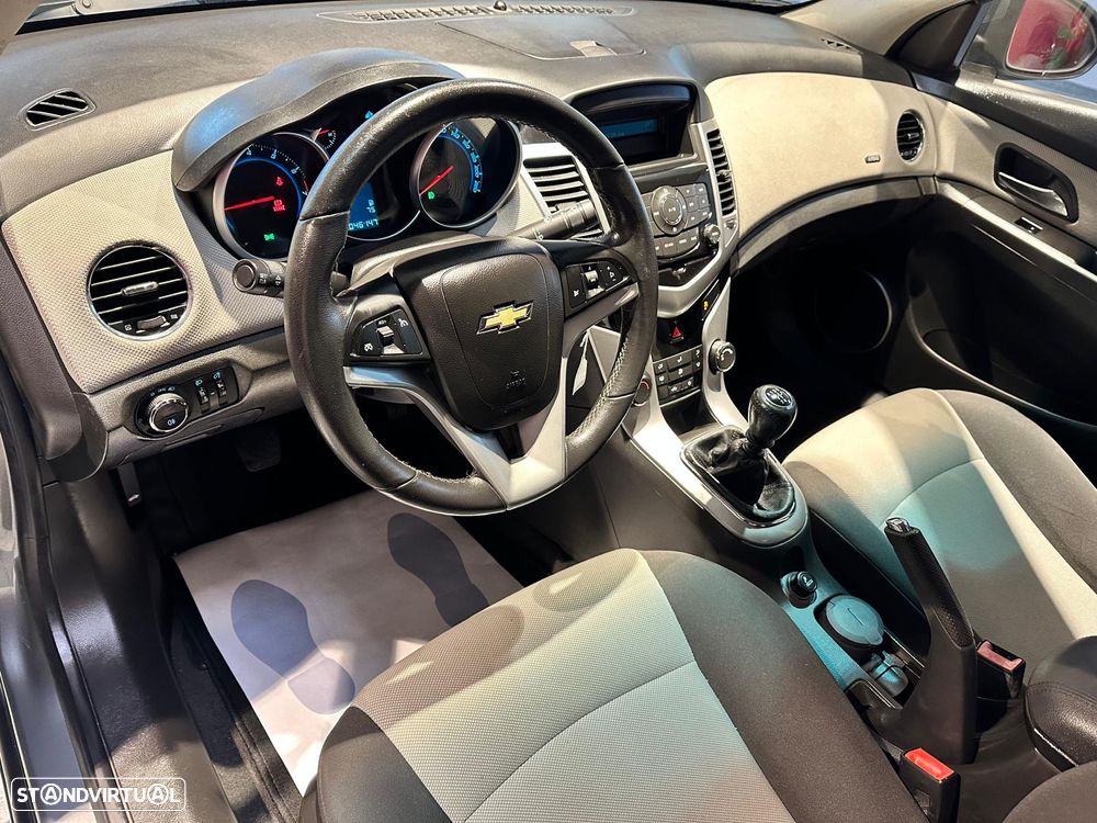 Chevrolet Cruze 1.6 LS - 7
