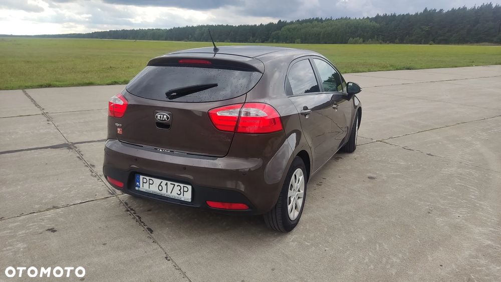 Kia Rio - 4