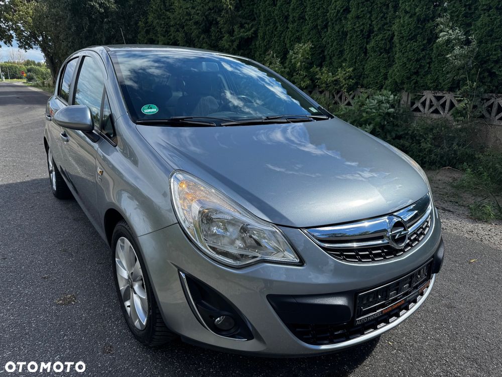 Opel Corsa 1.4 16V 150 Jahre - 12