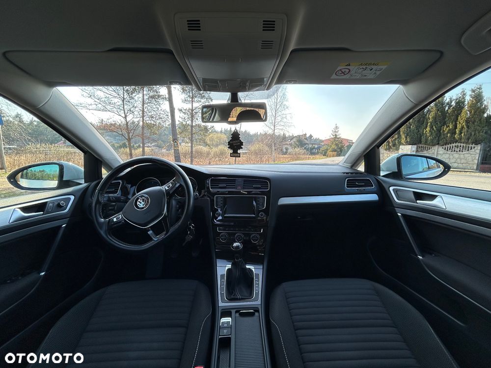 Volkswagen Golf - 10