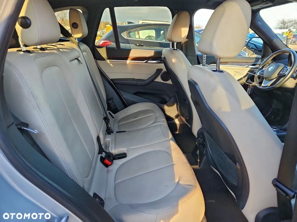 BMW X1 xDrive25i Sport Line - 10