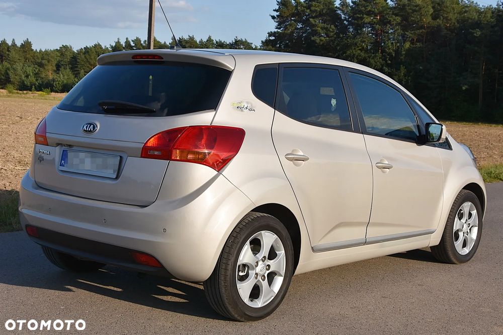 Kia Venga 1.6 L - 8