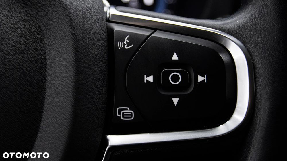 Volvo XC 60 B4 B Momentum Pro - 19