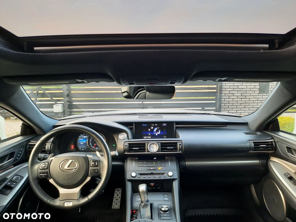 Lexus RC - 17