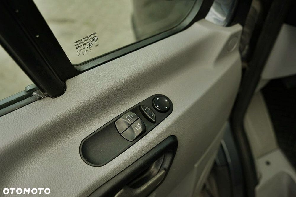 Mercedes-Benz Sprinter - 14