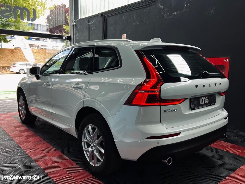 Volvo XC 60 2.0 T8 PHEV Momentum Plus AWD - 11