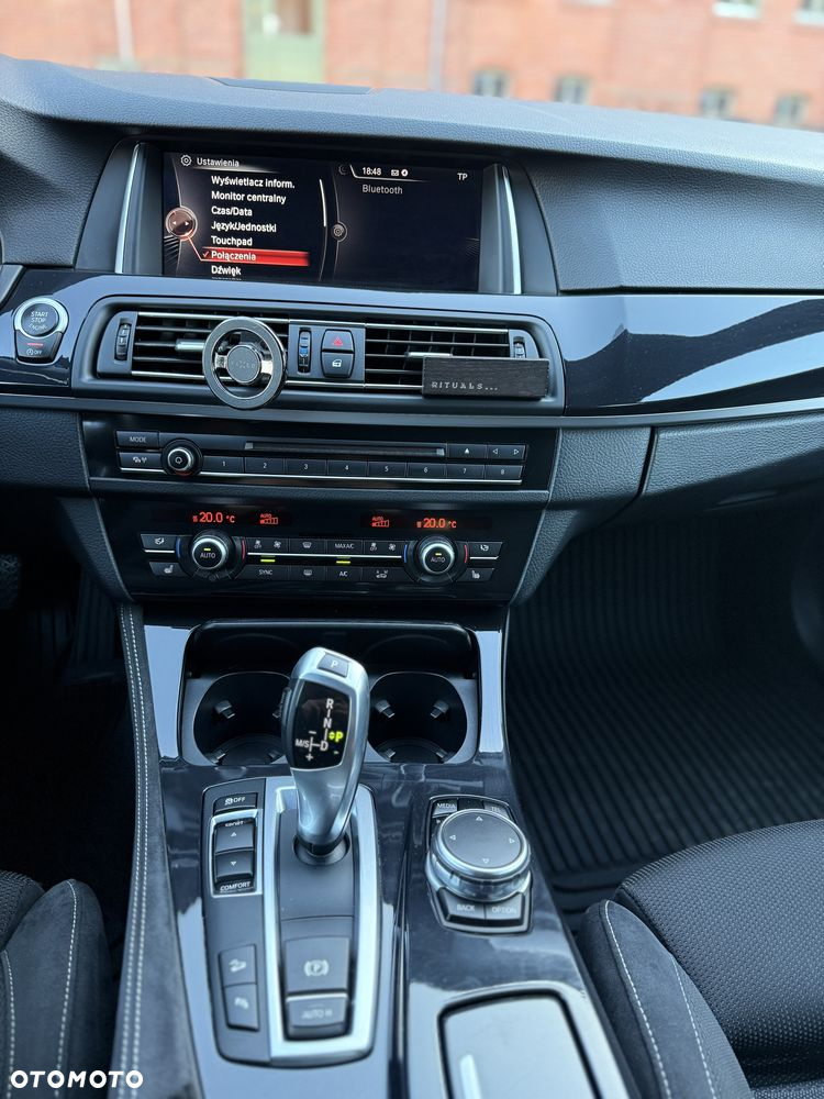 BMW Seria 5 520d xDrive - 12