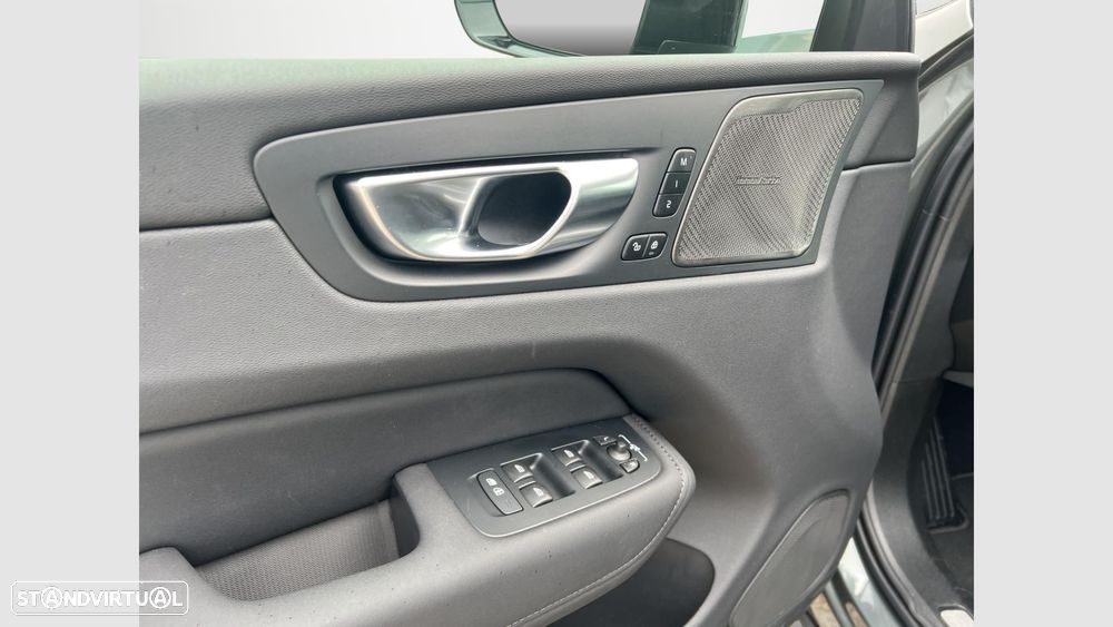 Volvo XC 60 2.0 T6 PHEV Plus Dark AWD - 10