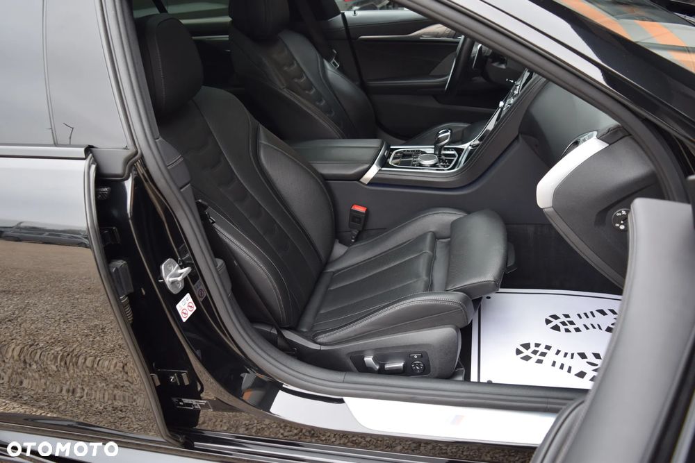 BMW Seria 8 840d xDrive mHEV - 39