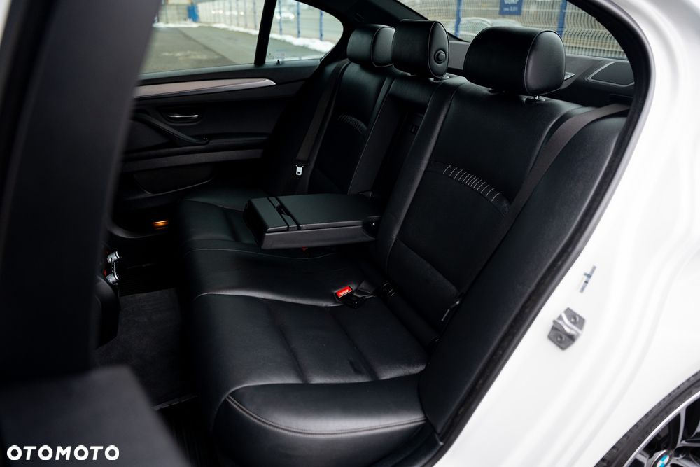 BMW Seria 5 M550d xDrive Sport-Aut - 35
