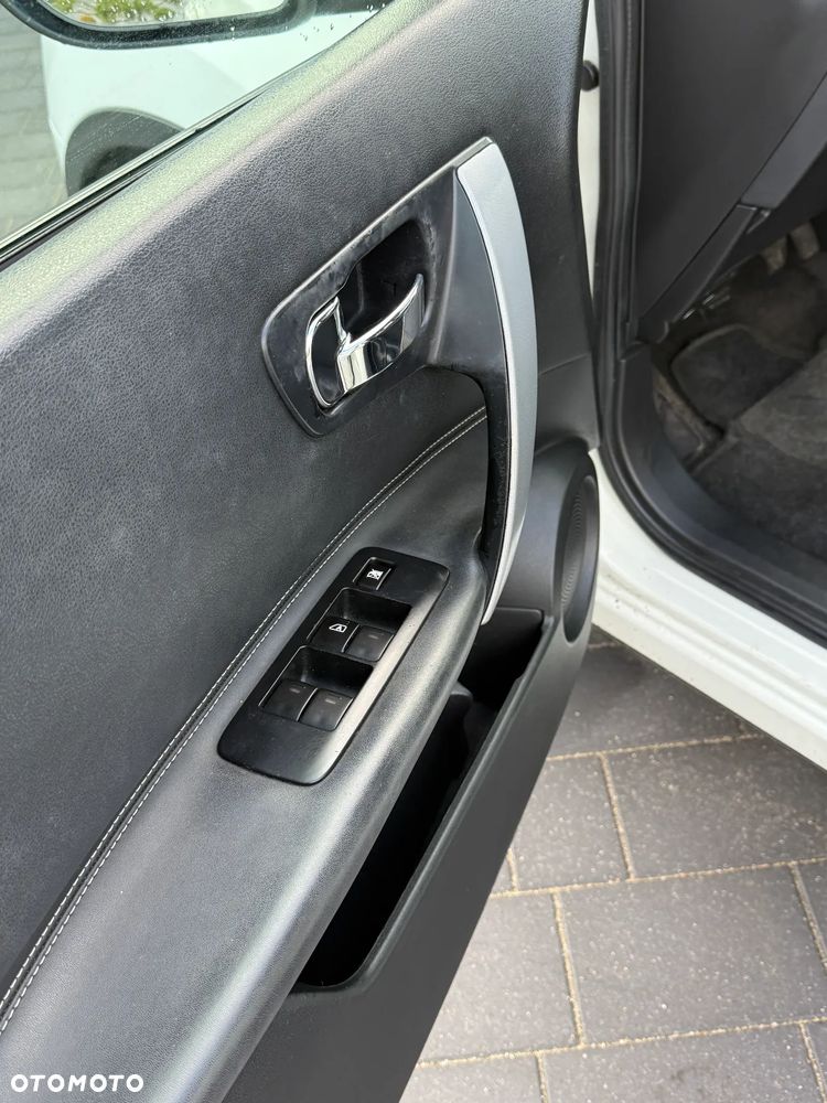 Nissan Qashqai 2.0 dCi 4x4 Tekna Premium - 8