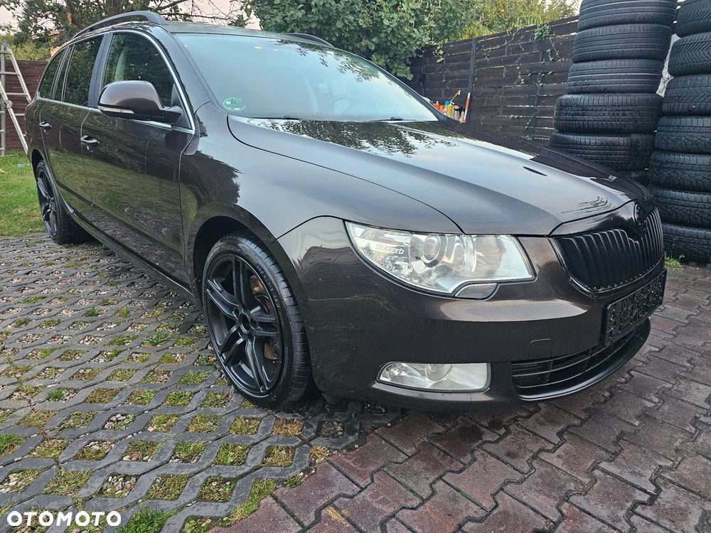 Skoda Superb 2.0 TDI Exclusive - 2