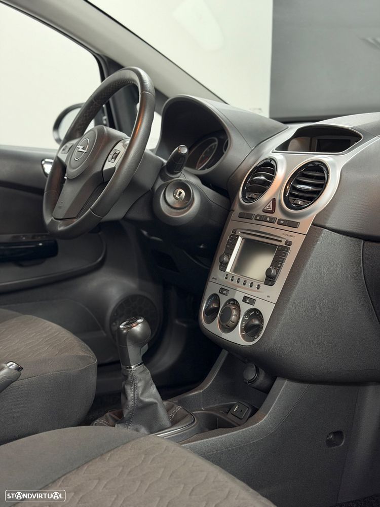 Opel Corsa 1.2 Cosmo - 26