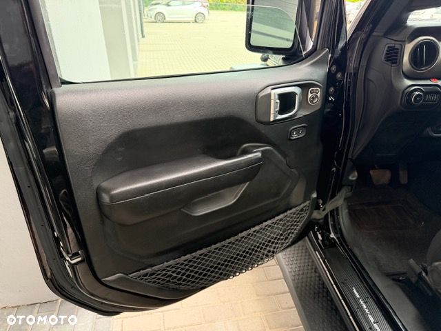Jeep Wrangler - 12