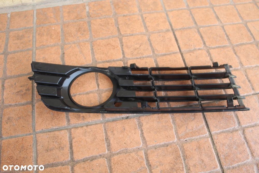 KRATKA ZDERZAKA LEWY PRZÓD AUDI A4 B6 8E0807681 - 4